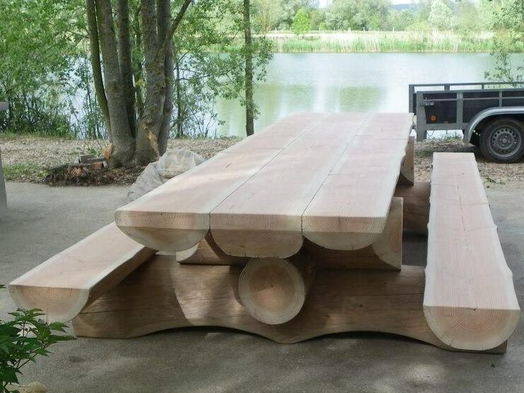Réaliser une table-banc en rondins - Photo de galerie